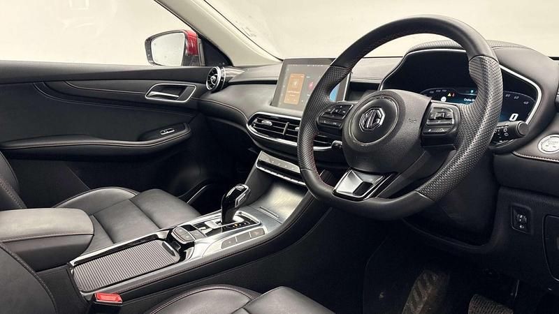 Used MG HS SE 2024 Red SUV