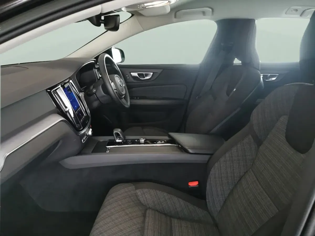 Used Volvo V60 Core 163 HP (119 kW) 2023 Black Estate
