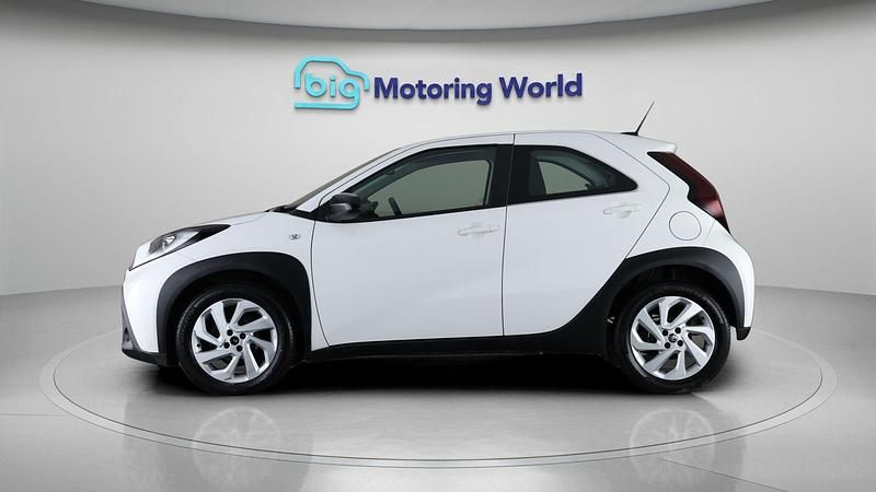 Used Toyota Aygo X PURE 72 HP (52 kW) 2022 White SUV