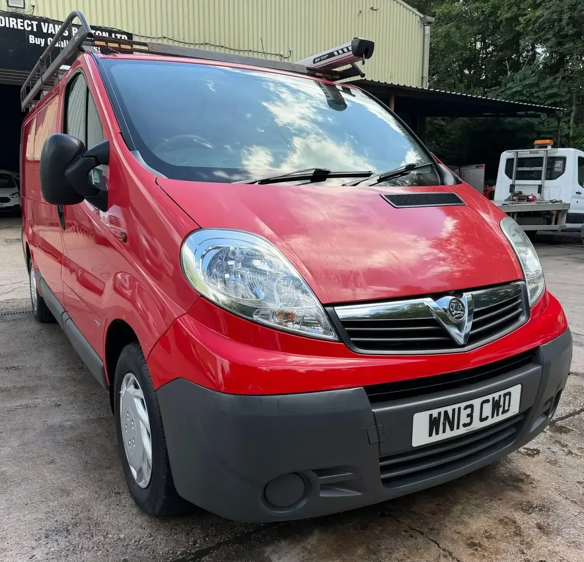 Used Vauxhall Vivaro 113 HP (83 kW) 2013 Red MPV