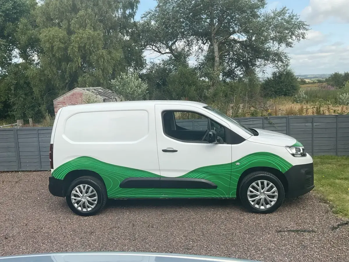 Used Citroën Berlingo 100 HP (73 kW) 2022 White MPV