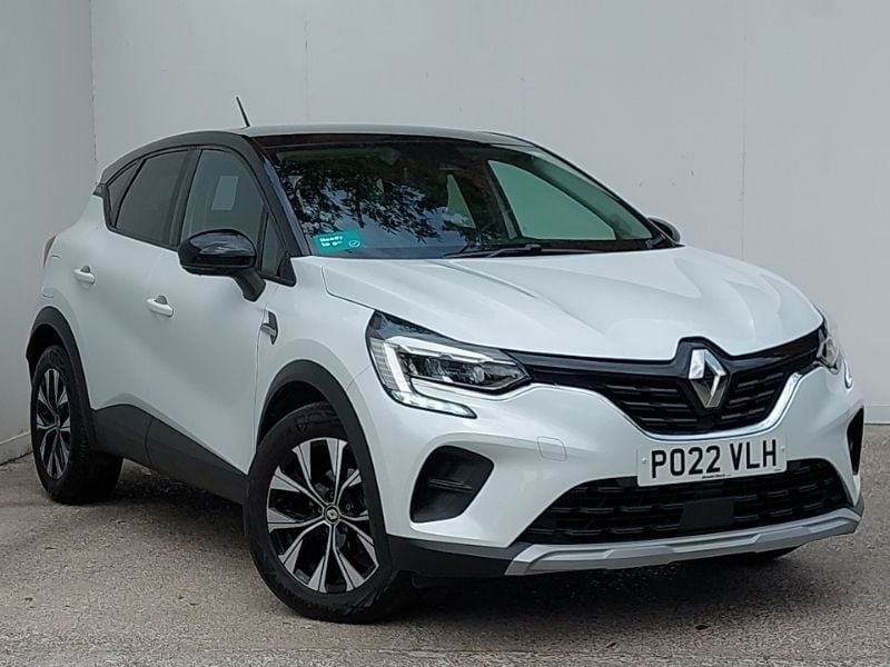 White Used 2022 Renault Captur LIMITED SUV | £14,998 (Fair price) - Image 1/4