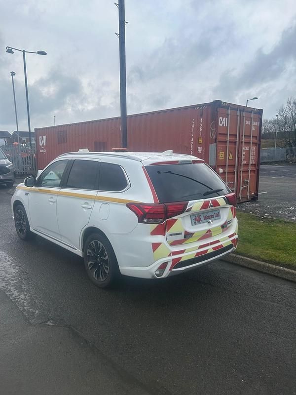 Used Mitsubishi Outlander P-HEV 120 HP (88 kW) 2018 White