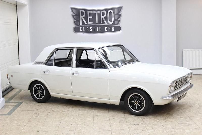 Used Ford Cortina 110 HP (80 kW) 1967 White/black
