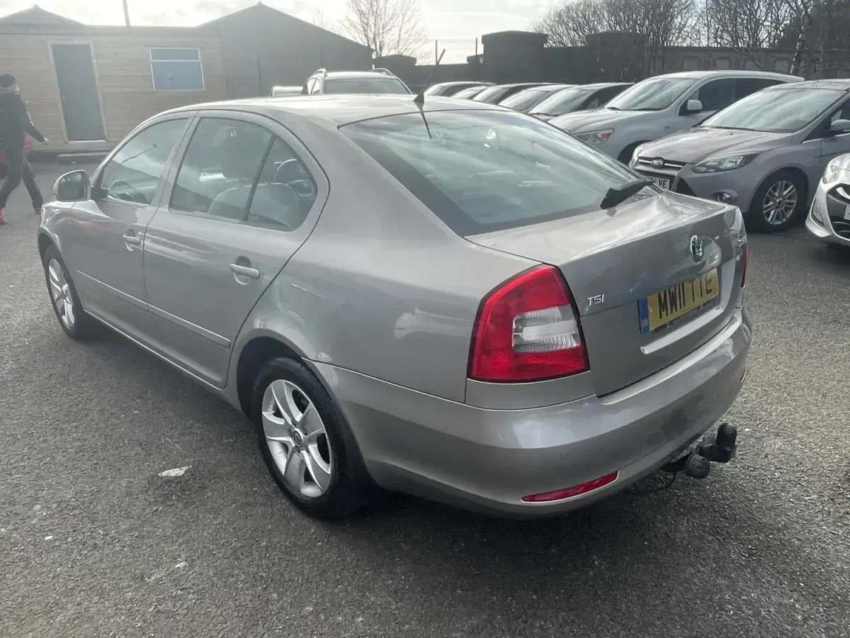 Usado Skoda Octavia Elegance 122 CV (89 kW) 2011 Beige Utilitario