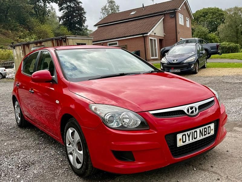 Used Hyundai i30 Classic 108 HP (79 kW) 2010 Red Hatchback