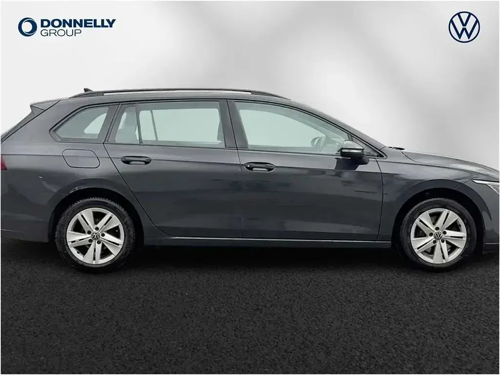 Used VW Golf VIII Life 113 HP (83 kW) 2022 Grey Estate