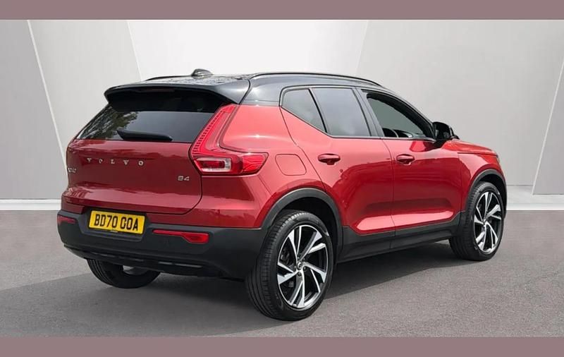 Used Volvo XC40 R-Design Pro 197 HP (144 kW) 2020 Fusion red SUV