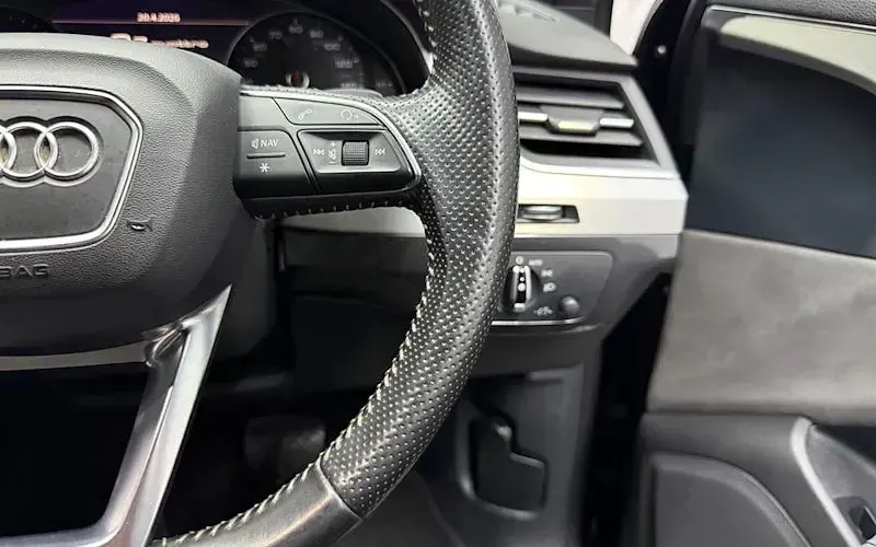 Used Audi Q7 S-Line 218 HP (160 kW) 2015 Black SUV