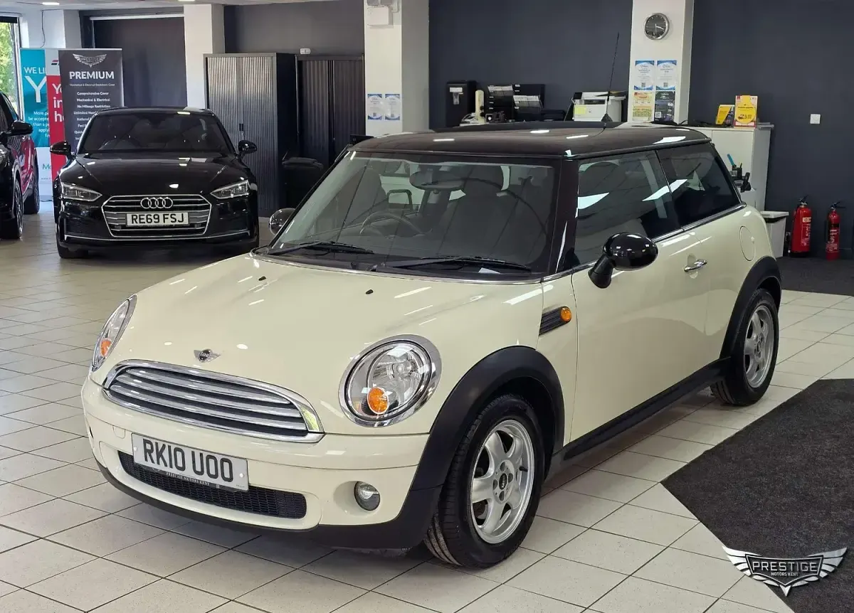 Used Mini Cooper Hatch 2010 White Hatchback