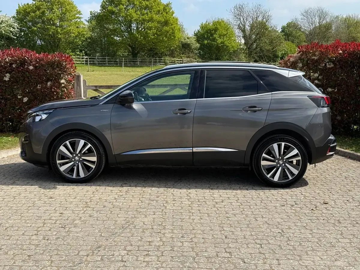 Second-hand Peugeot 3008 Premium 165 CP (121 kW) 2018 Gri SUV