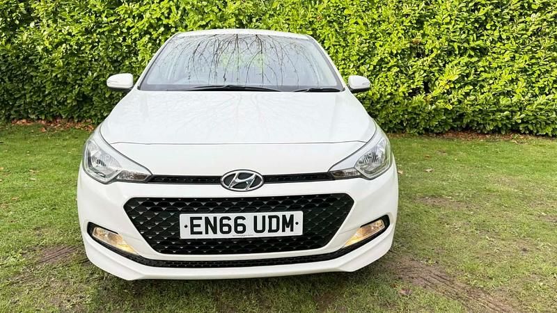 Used Hyundai i20 SE 2017 White Hatchback