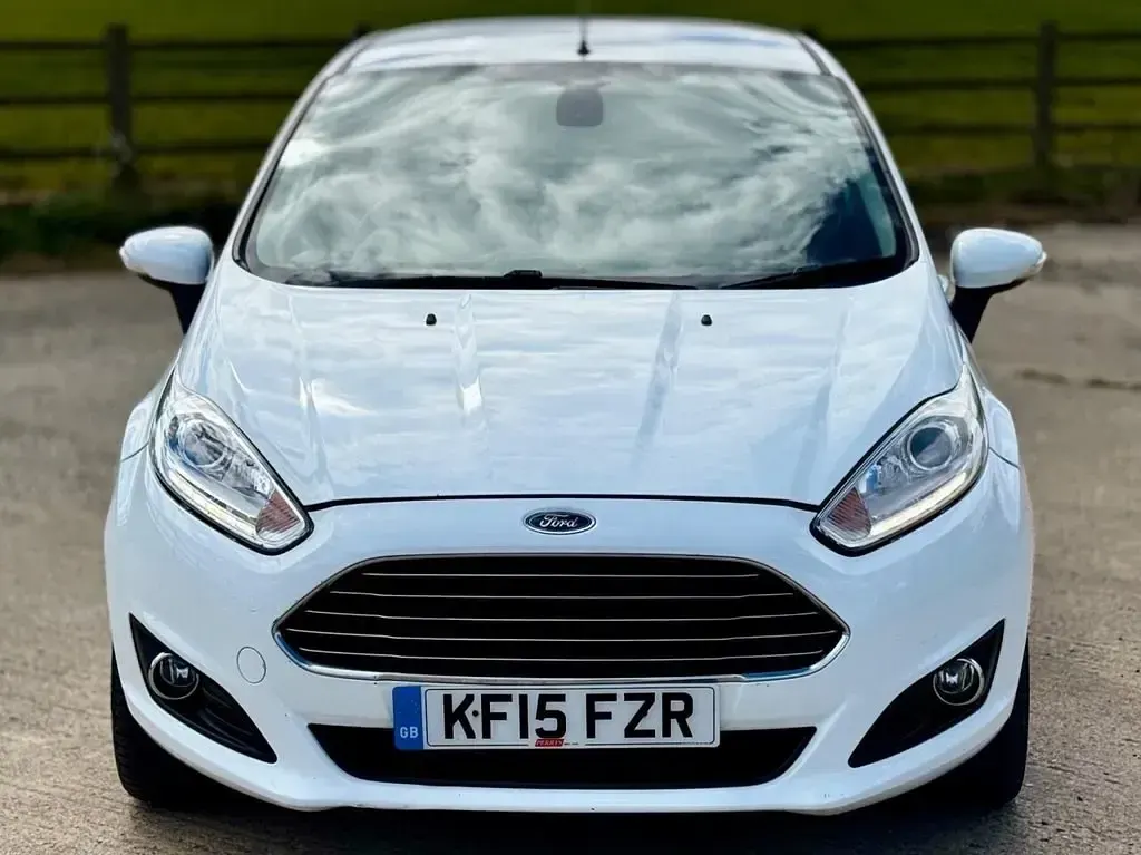 Używany Ford Fiesta Titanium 2015 Biały Hatchback
