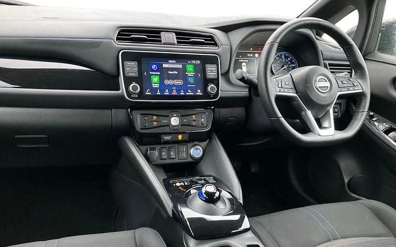 Used Nissan Leaf N-Connecta 110 kW (150 HP) 2024 White Hatchback