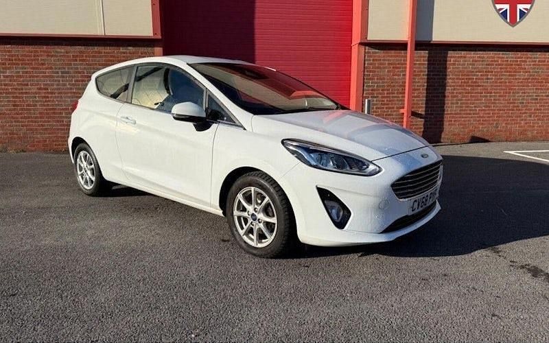 Used Ford Fiesta Zetec 101 HP (74 kW) 2018 White Hatchback