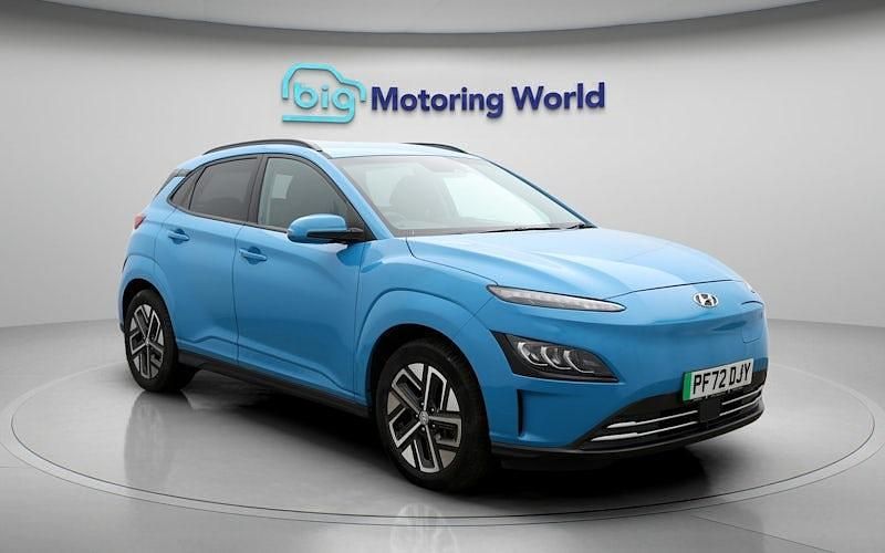 Second-hand Hyundai Kona Premium 100 kW (136 CP) 2022 Albastru SUV