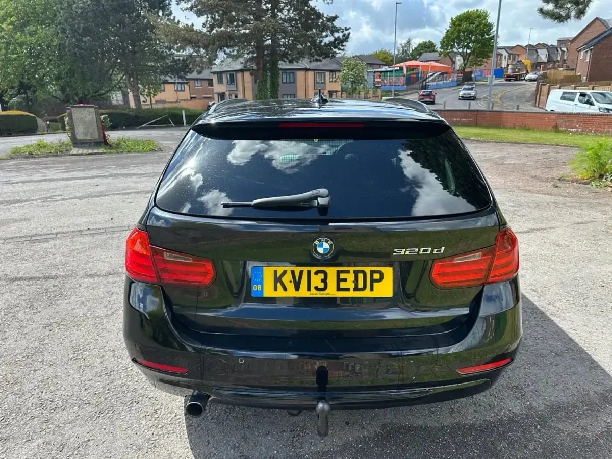 Begagnad BMW 320 2013 Svart Kombi
