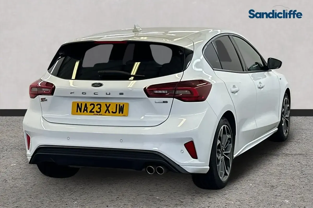 Używany Ford Focus ST-Line X 155 KM (114 kW) 2023 Biały Hatchback