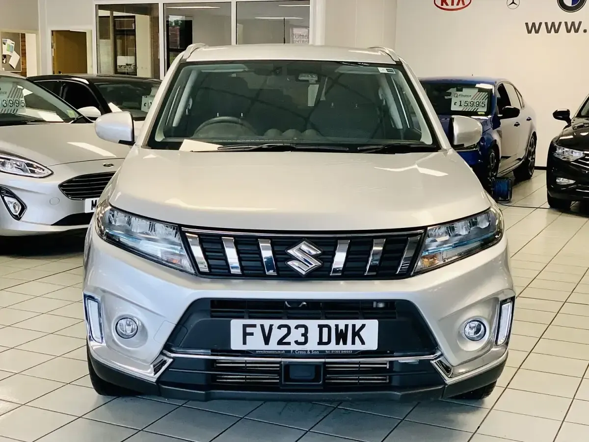 Käytetty Suzuki Vitara SZ-T 129 HP (94 kW) 2023 Hopea Katumaasturi