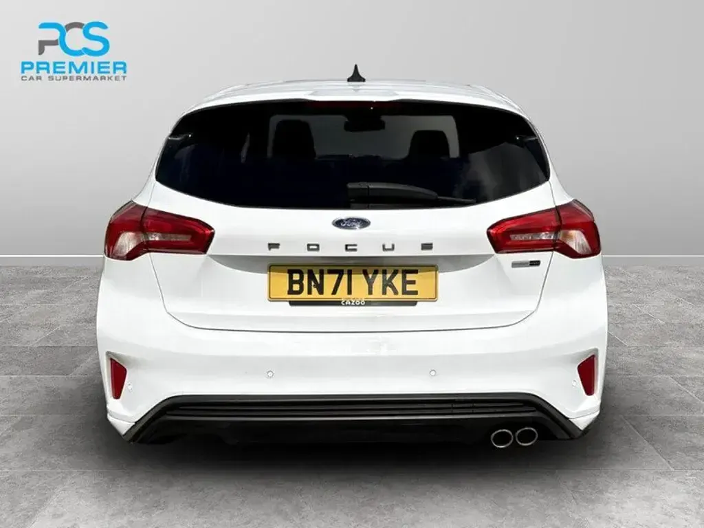 Used Ford Focus ST-Line 125 HP (91 kW) 2021 Frozen white (premium paint) Hatchback