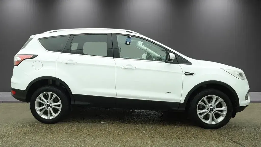 Used Ford Kuga Titanium 182 HP (133 kW) 2017 White SUV