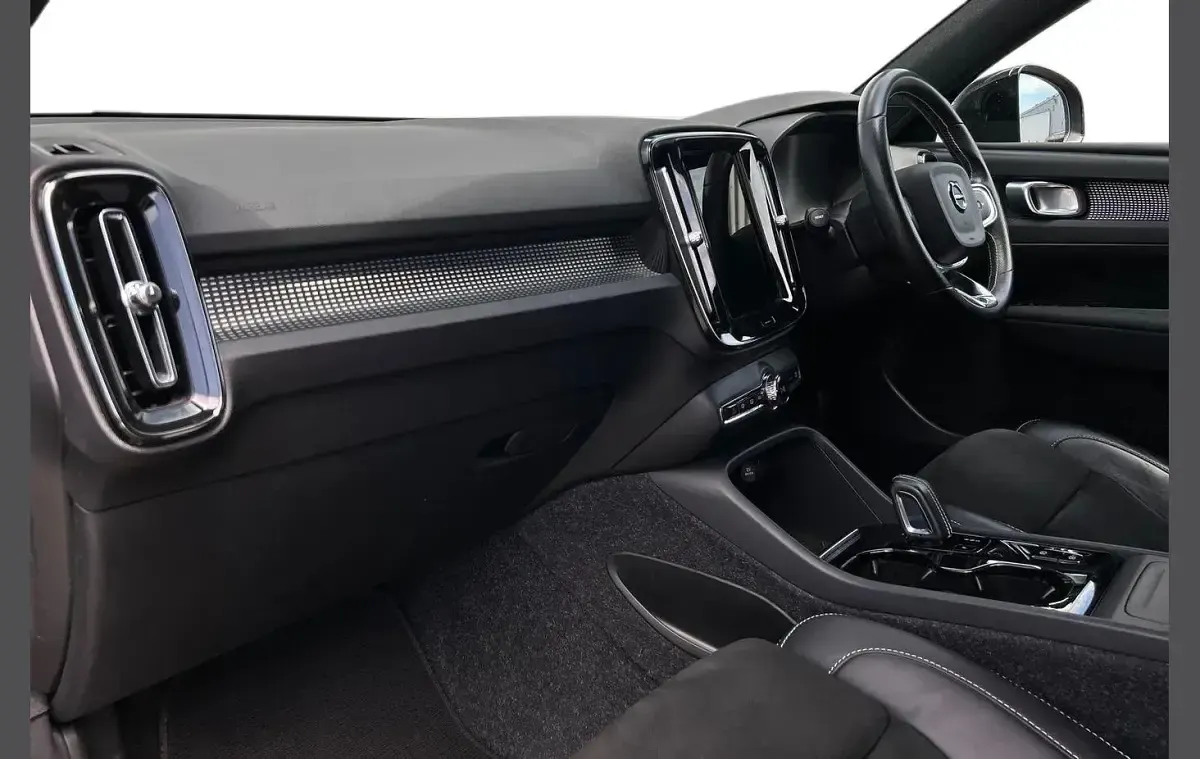 Used Volvo XC40 R-Design 194 HP (142 kW) 2020 Black SUV