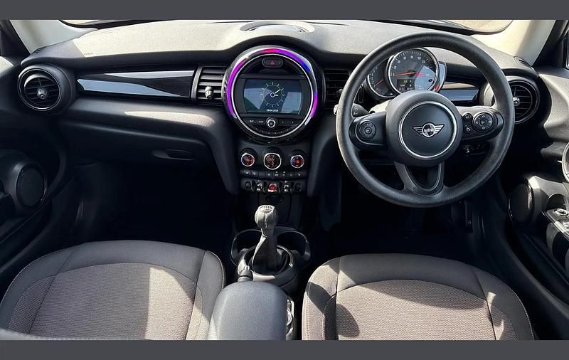 Used Mini Cooper Classic 134 HP (98 kW) 2019 Black Hatchback