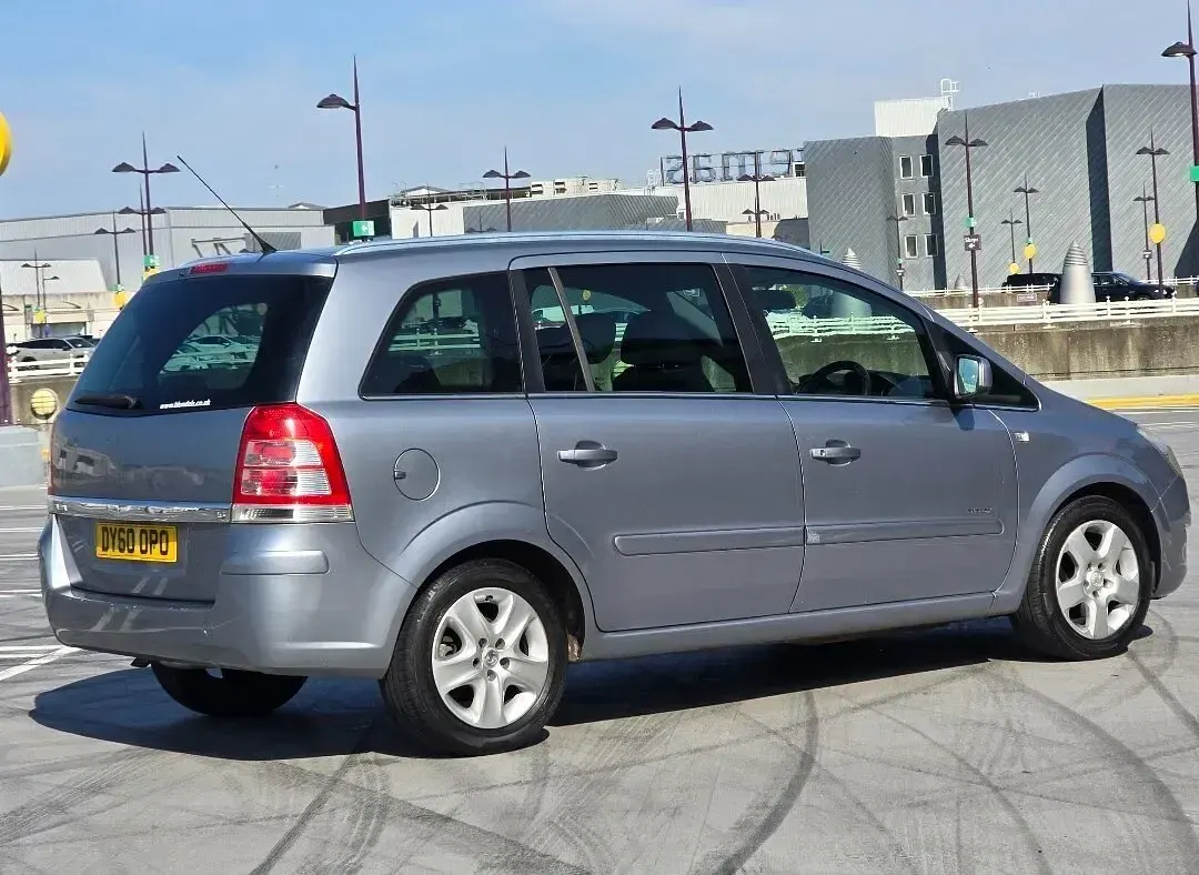 Used Vauxhall Zafira 115 HP (84 kW) 2010 Silver MPV