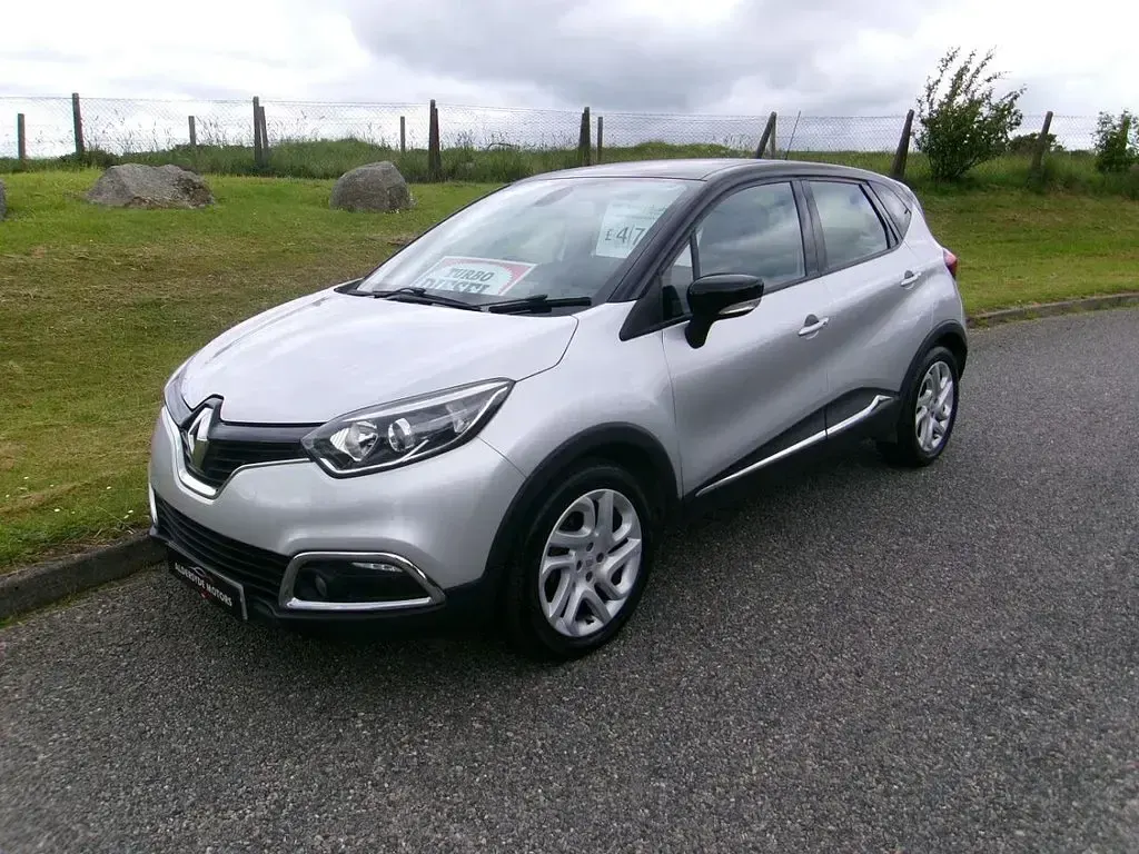 Used Renault Captur Dynamique 90 HP (66 kW) 2015 Silver SUV