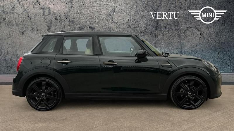 Used Mini Cooper Hatch 134 HP (98 kW) 2022 Green Hatchback