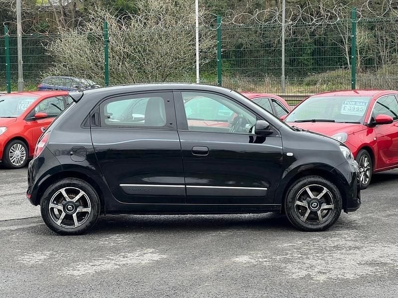 Used Renault Twingo Dynamique 90 HP (66 kW) 2016 Black Hatchback