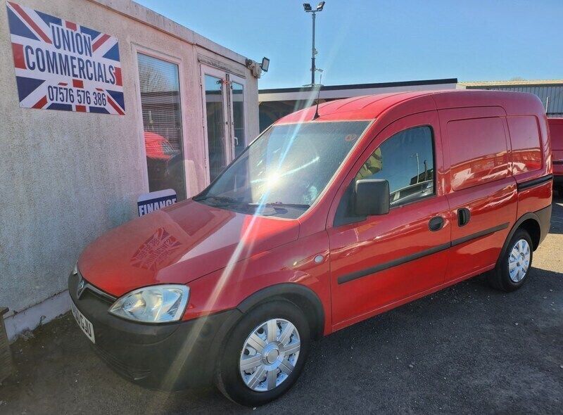 Red Used 2011 Vauxhall Combo MPV | £2,999 (Fair price) - Image 1/4