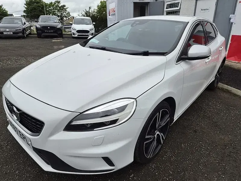 Used Volvo V40 R-Design 150 HP (110 kW) 2017 White Hatchback