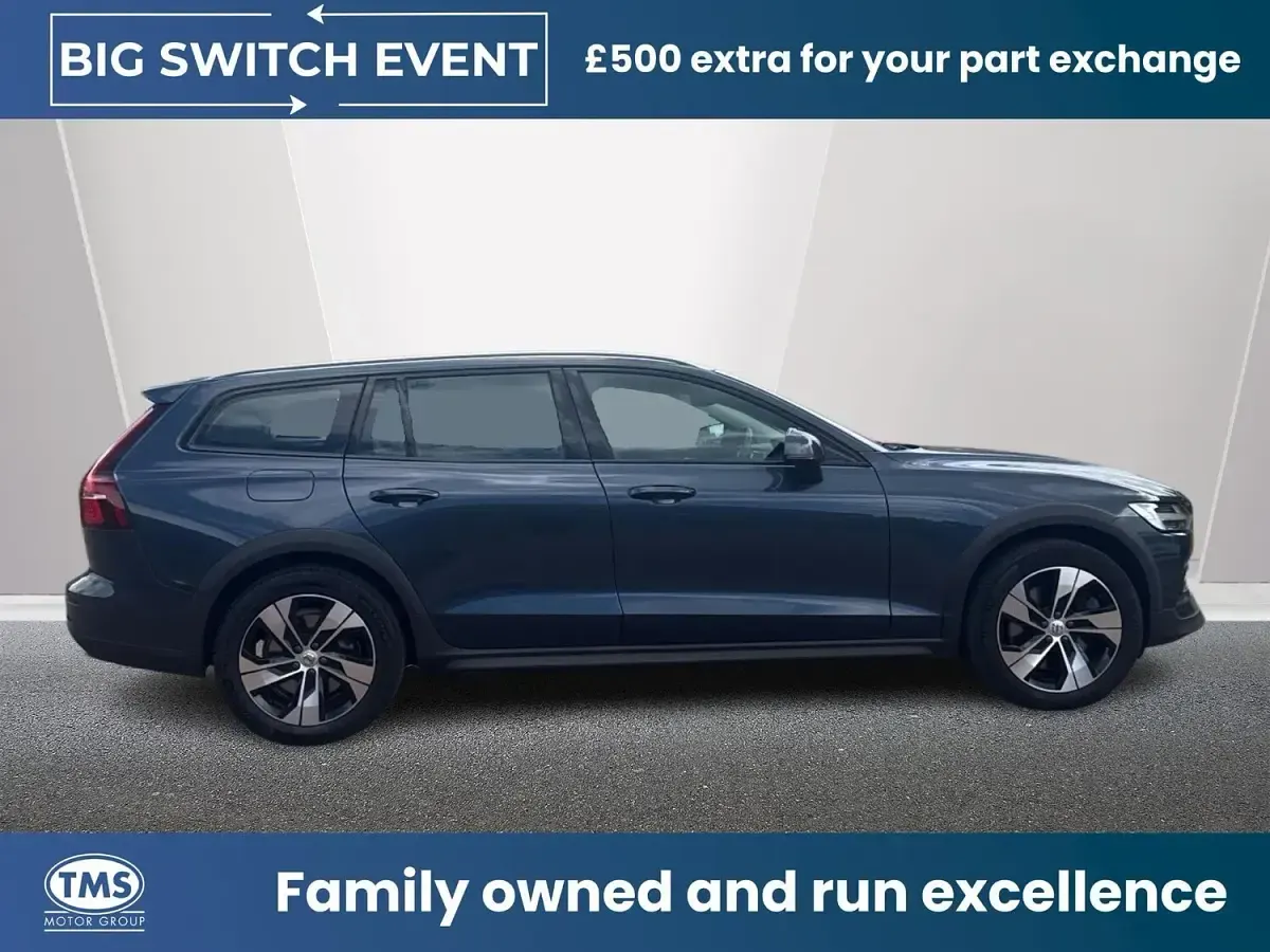 Used Volvo V60 CC Plus 250 HP (183 kW) 2019 Blue Estate