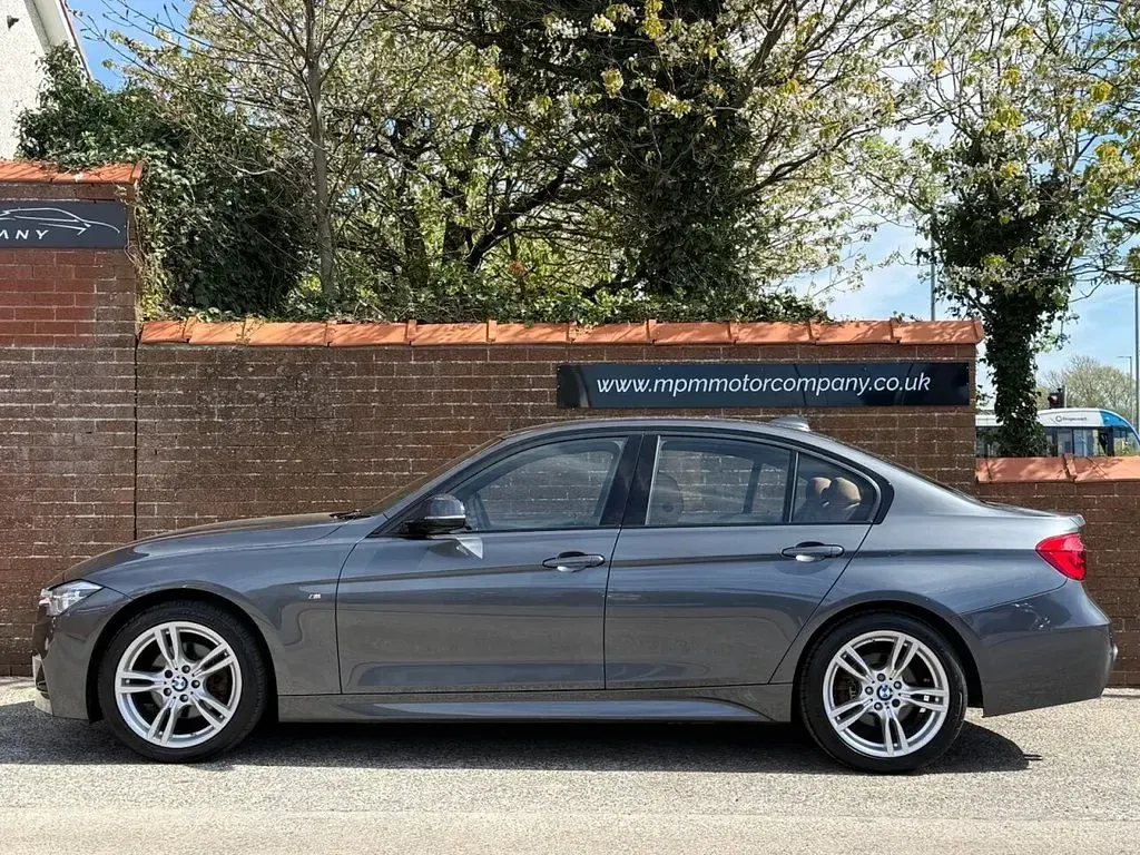 Begagnad BMW 320 M Sport 190 HK (139 kW) 2018 Grå Sedan