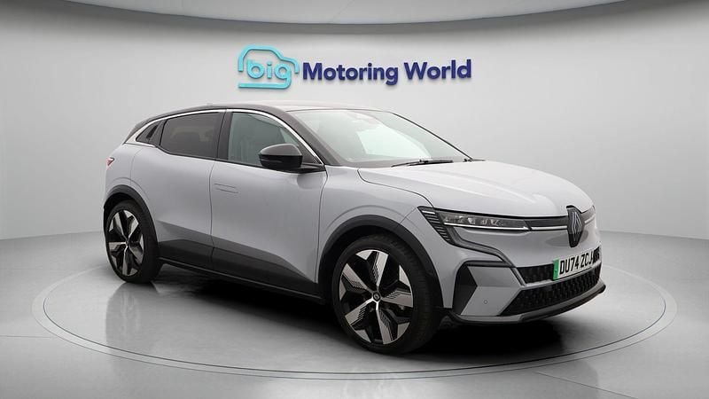 Grey Used 2024 Renault Mégane Komfort Hatchback | £22,900 (Fair price) - Image 1/4