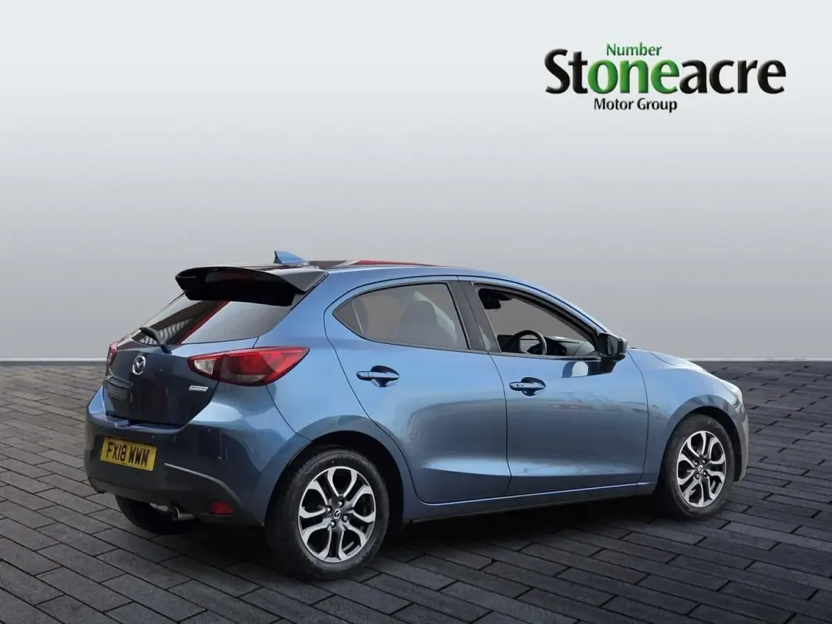 Używany Mazda 2 Inclusive 90 KM (66 kW) 2018 Niebieski Hatchback