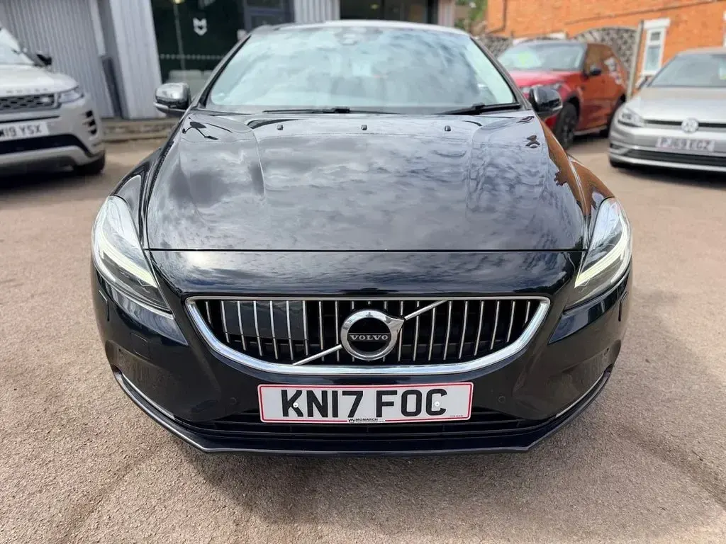 Used Volvo V40 Inscription 150 HP (110 kW) 2017 Black Hatchback