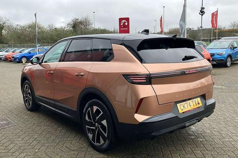Used Vauxhall Grandland X GSe 136 HP (100 kW) 2024 Brown SUV