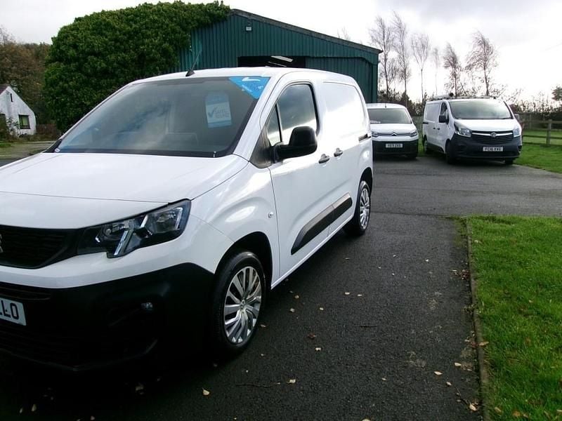 Used Peugeot Partner 2020 White MPV