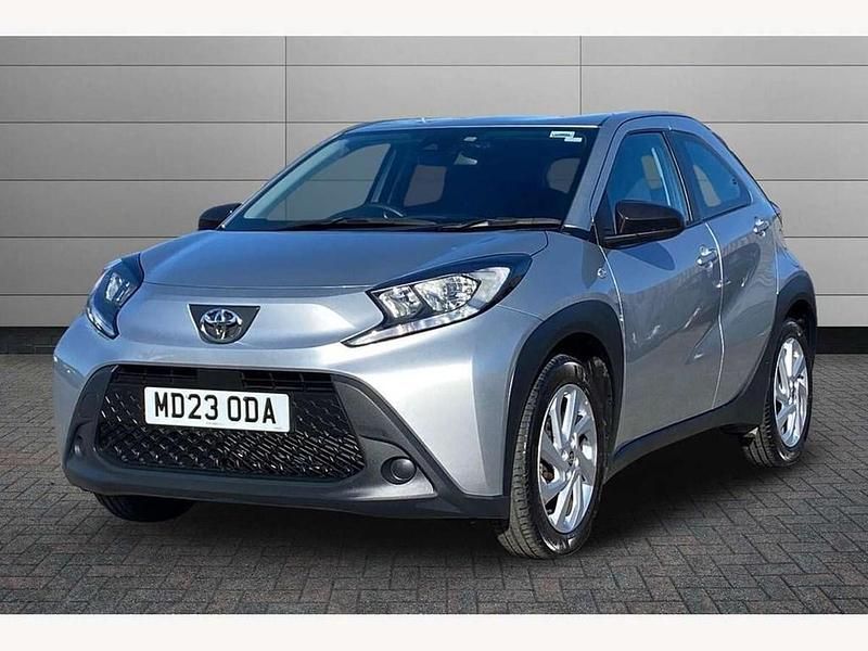 Used Toyota Aygo X PURE 72 HP (52 kW) 2023 Silver SUV