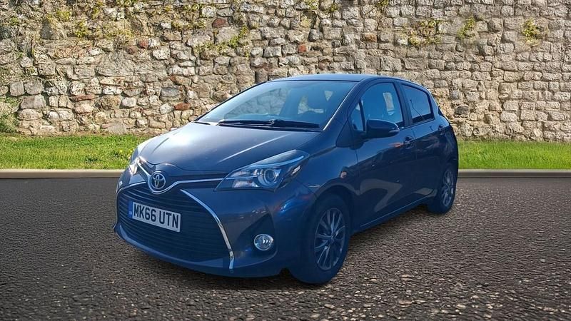 Used Toyota Yaris 99 HP (72 kW) 2016 Grey Hatchback