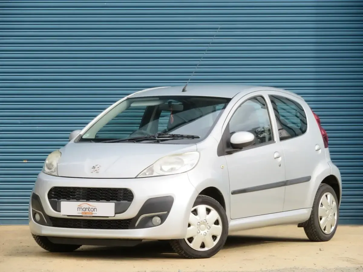 Used Peugeot 107 Active 68 HP (50 kW) 2012 Silver Hatchback