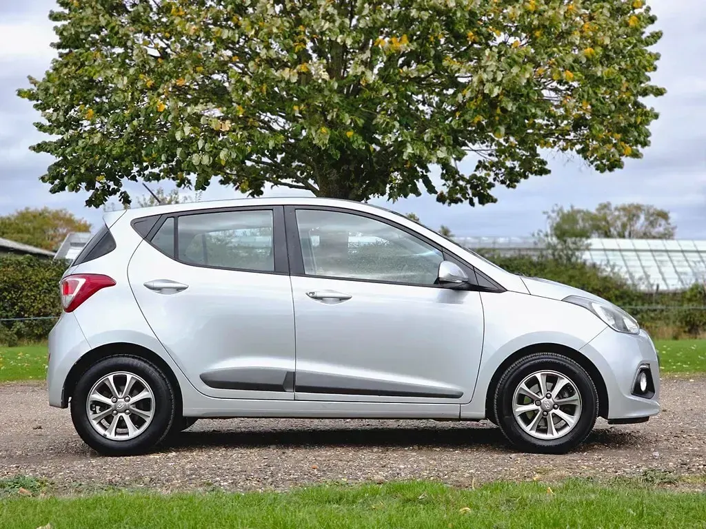 Używany Hyundai i10 Premium 87 KM (63 kW) 2016 Srebrny Hatchback
