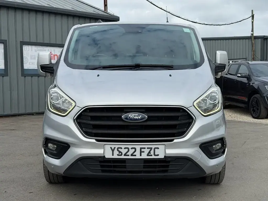 Begagnad Ford Transit Custom Trend 130 HK (95 kW) 2022 Silver Van