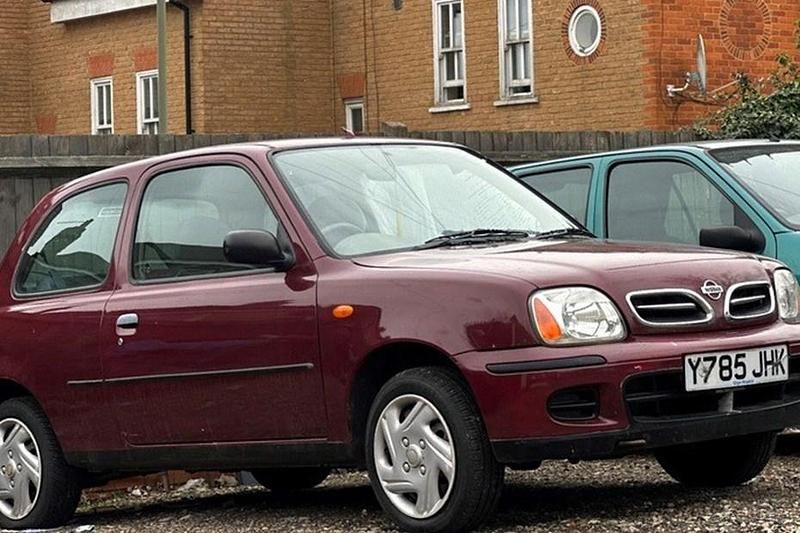 Used Nissan Micra S 60 HP (44 kW) 2001 Red Hatchback