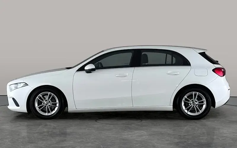 Used Mercedes A180 SE 116 HP (85 kW) 2019 White Hatchback