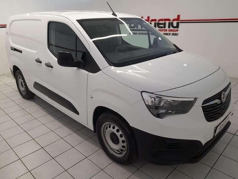 White Used 2022 Vauxhall Combo MPV | £9,999 (Good price) - Image 1/4