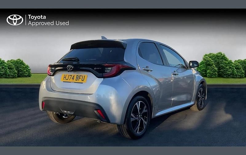 Used Toyota Yaris Hybrid Design 116 HP (85 kW) 2024 Silver Hatchback