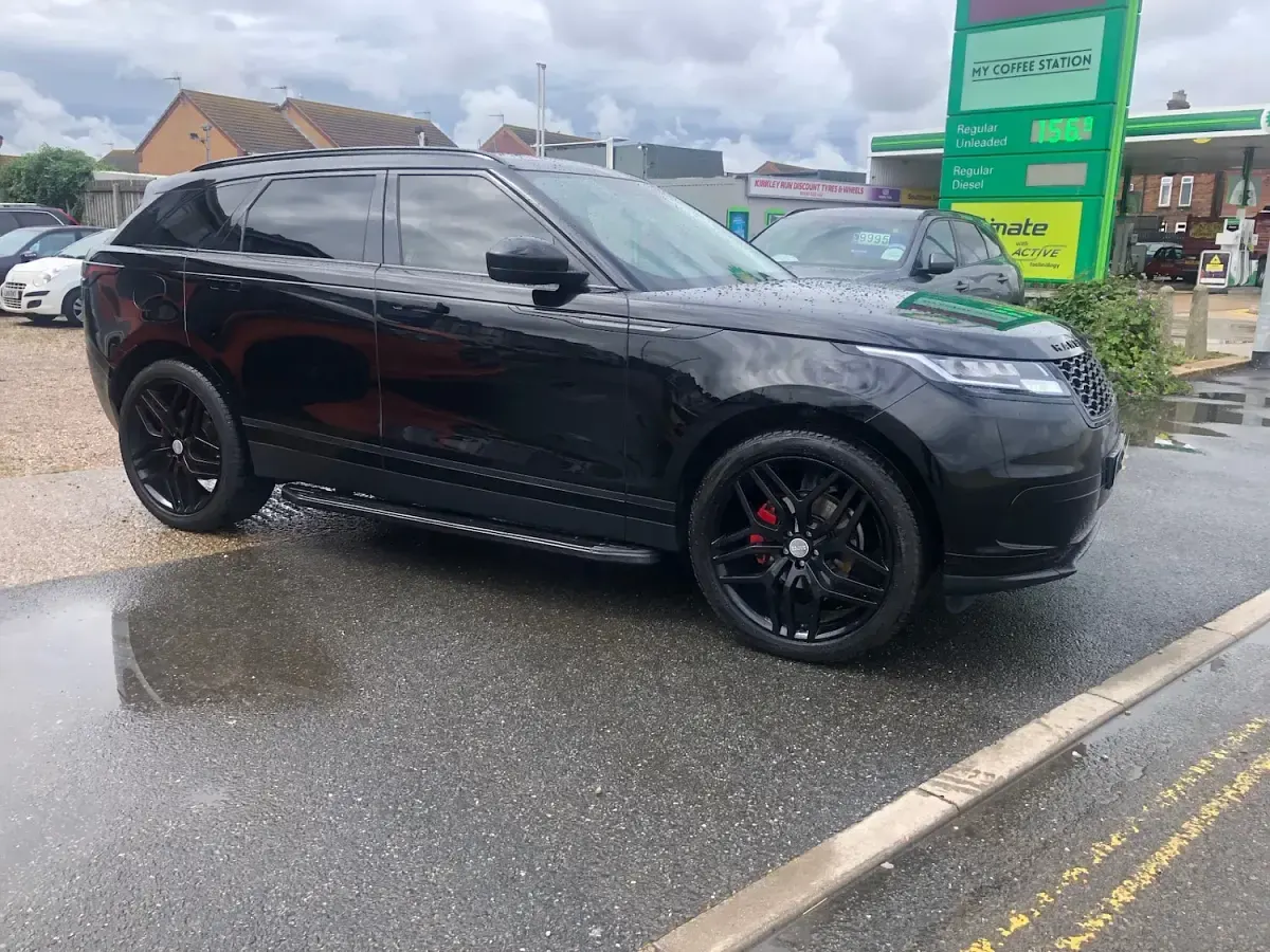 Used Land Rover Range Rover Velar SE Dynamic 177 HP (130 kW) 2018 Black SUV